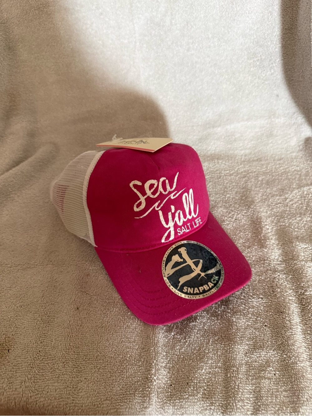 Salt Life women’s Hot Pink & White Mesh 'Sea Y'all' Snapback Hat